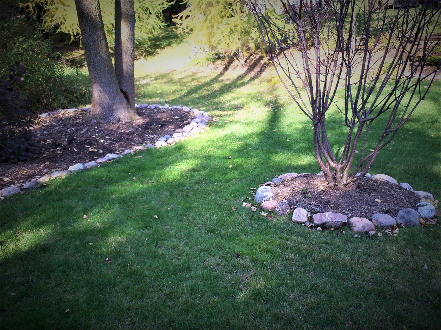 We install all types of edging to accent your landscape beds